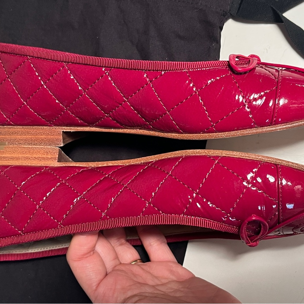 CHANEL Burgundy Patent Leather Flats - Picture 4 of 9